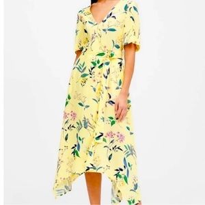 NWT Banana Republic size 4 yellow floral wrap dress